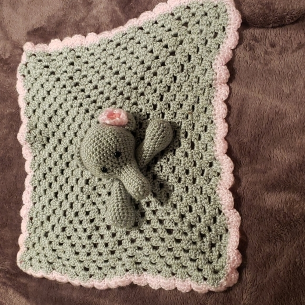 Crocheted elephant snugglie‎